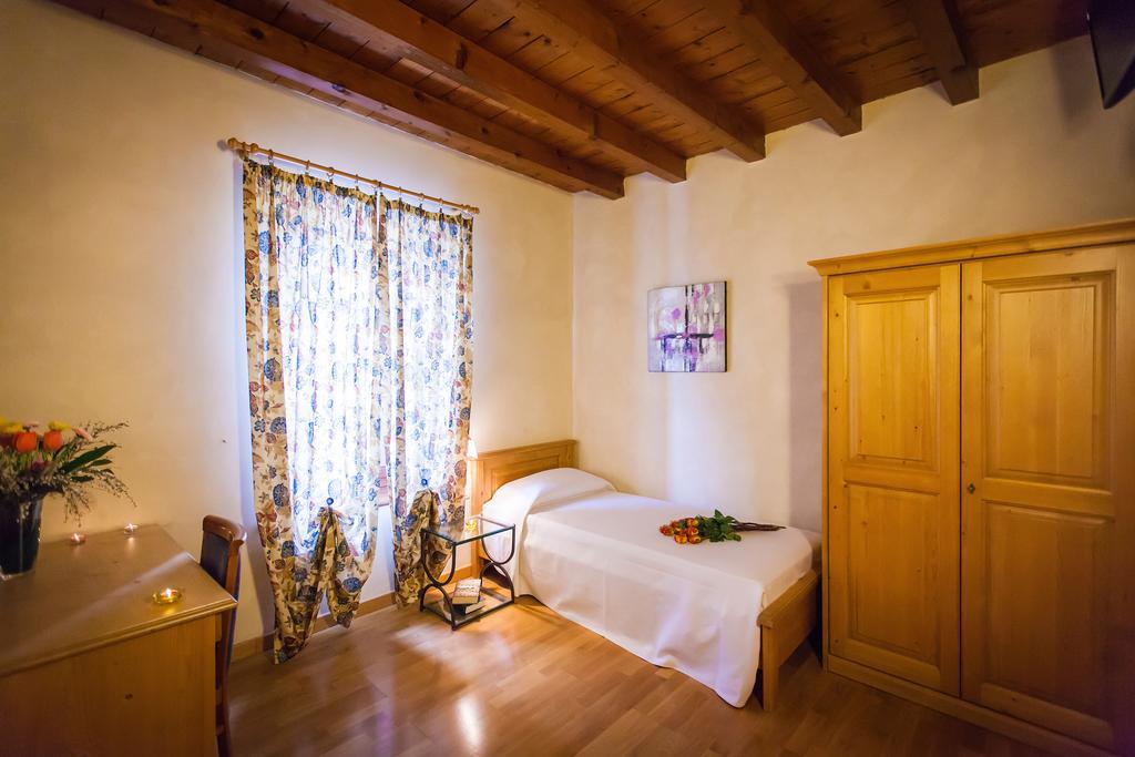 Hotel Alla Corte Dei Bicchi Cavriana Zimmer foto