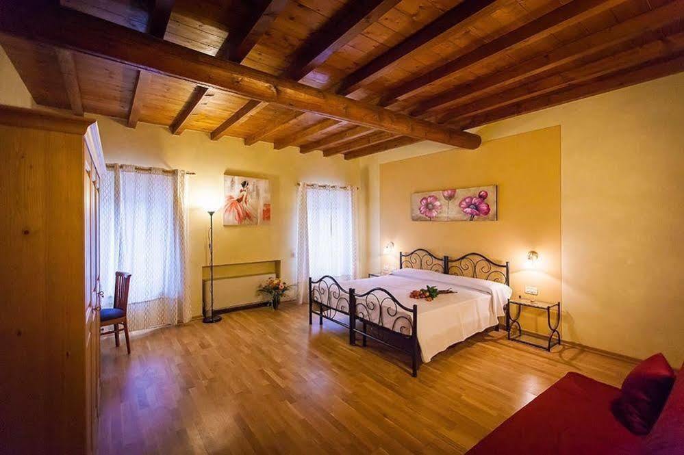 Hotel Alla Corte Dei Bicchi Cavriana Exterior foto